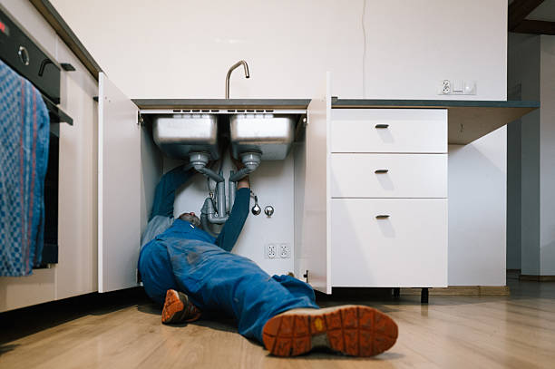 Professional Emergency Plumber technician working in Washington, WV